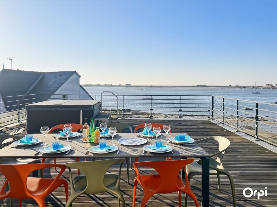 RÉF 402 Port Louis 5-room apartment with sea view Apartment in Brittany