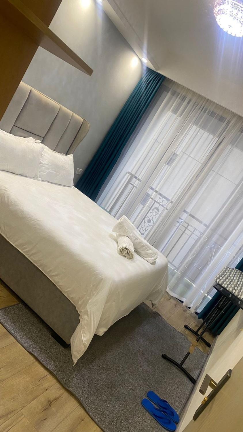 serene stays apartment with fully equipped gym , heated swimming pool ,private parking space and amazing scenic views Apartment in Nairobi