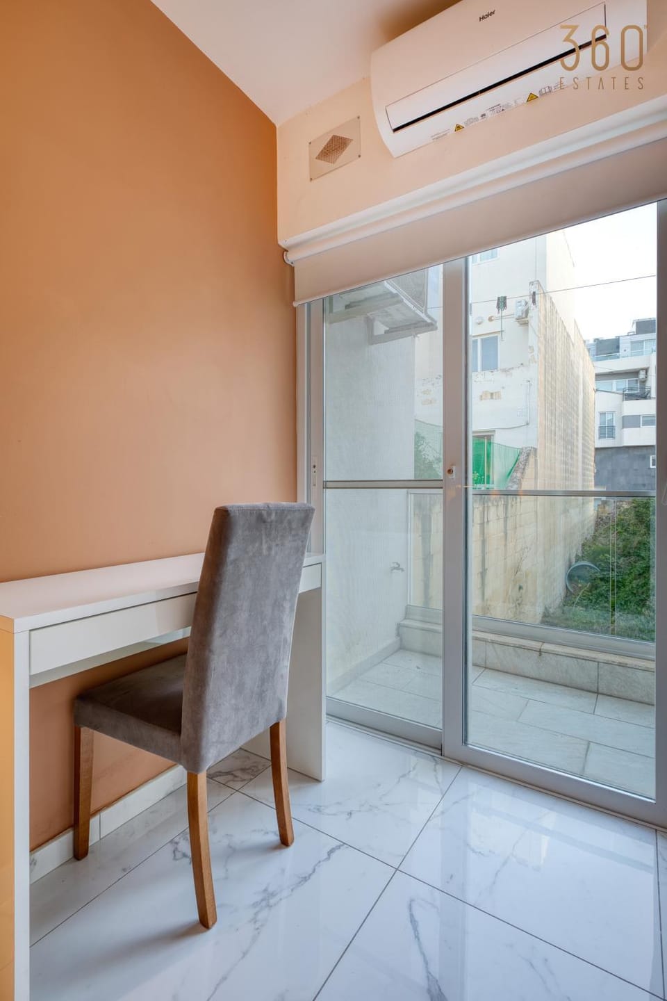 View (from property/room), Balcony/Terrace, Living room, Seating area, air conditioner