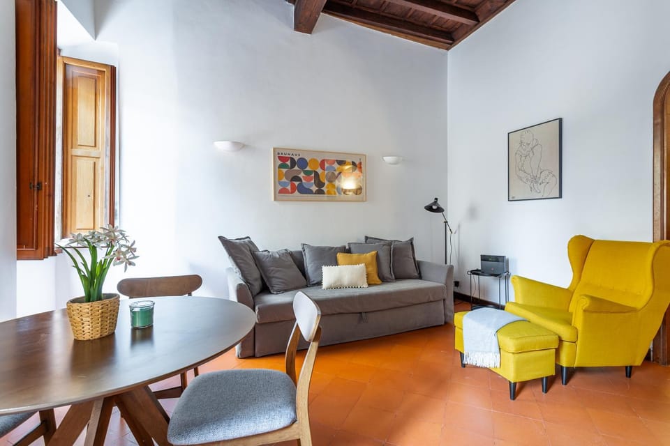 Living room, Seating area, Dining area, Lunch