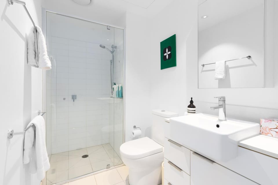 The Ukiyo Suite Valley 2BR FREE Parking & Pool Apartment in Brisbane