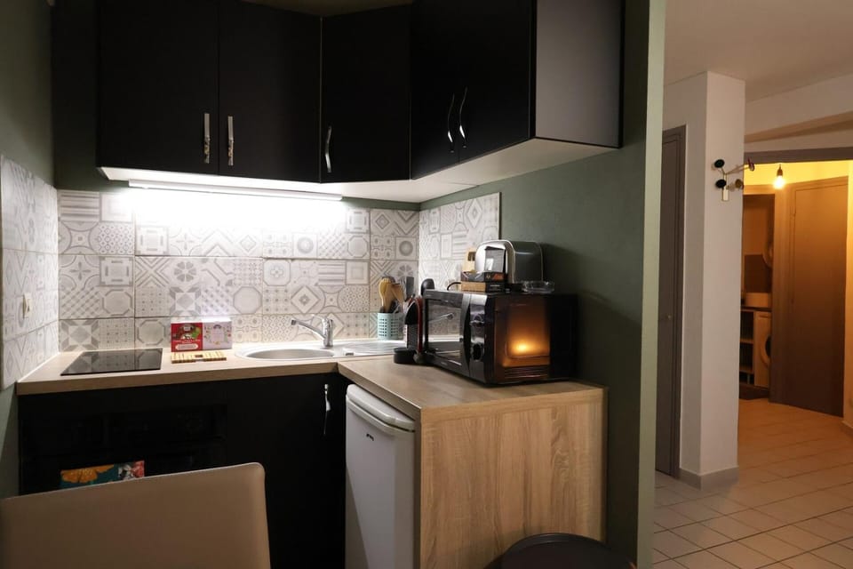 Kitchen or kitchenette, toaster