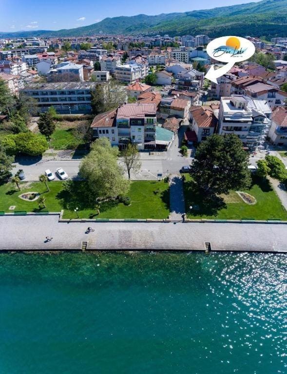 Blue Lake 1 - Stylish New Apartment With Backyard Apartment in Ohrid