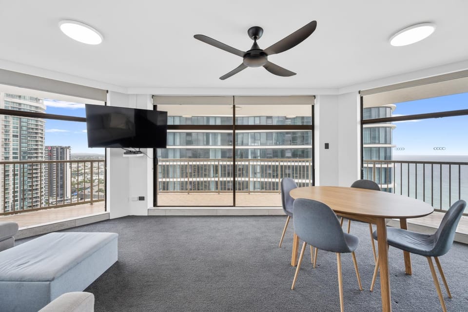 Dining area, City view, Sea view