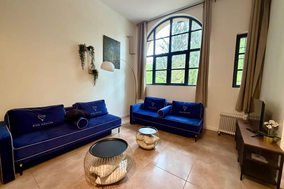 Josefs Cozy Nest Mezzanine Free Parking Sleeps 6 Apartment in Barbizon