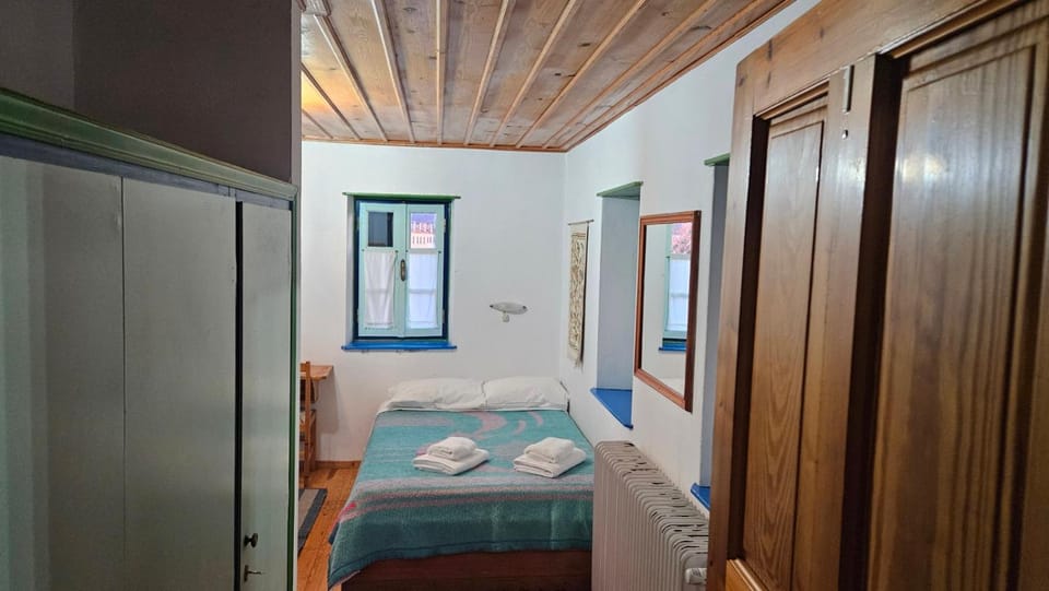 Bed, Photo of the whole room, Bedroom, towels, wardrobe