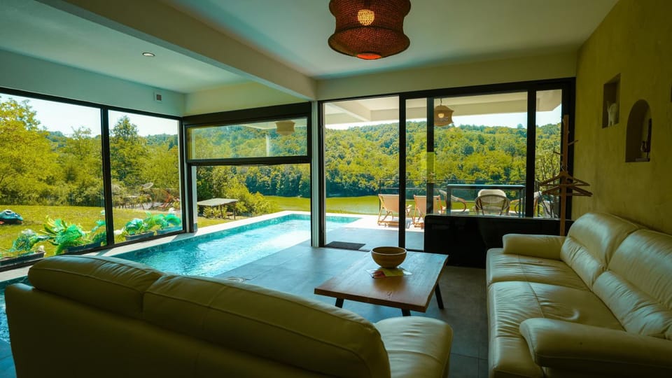 Lake & Pool Paradise Villa in Serbia
