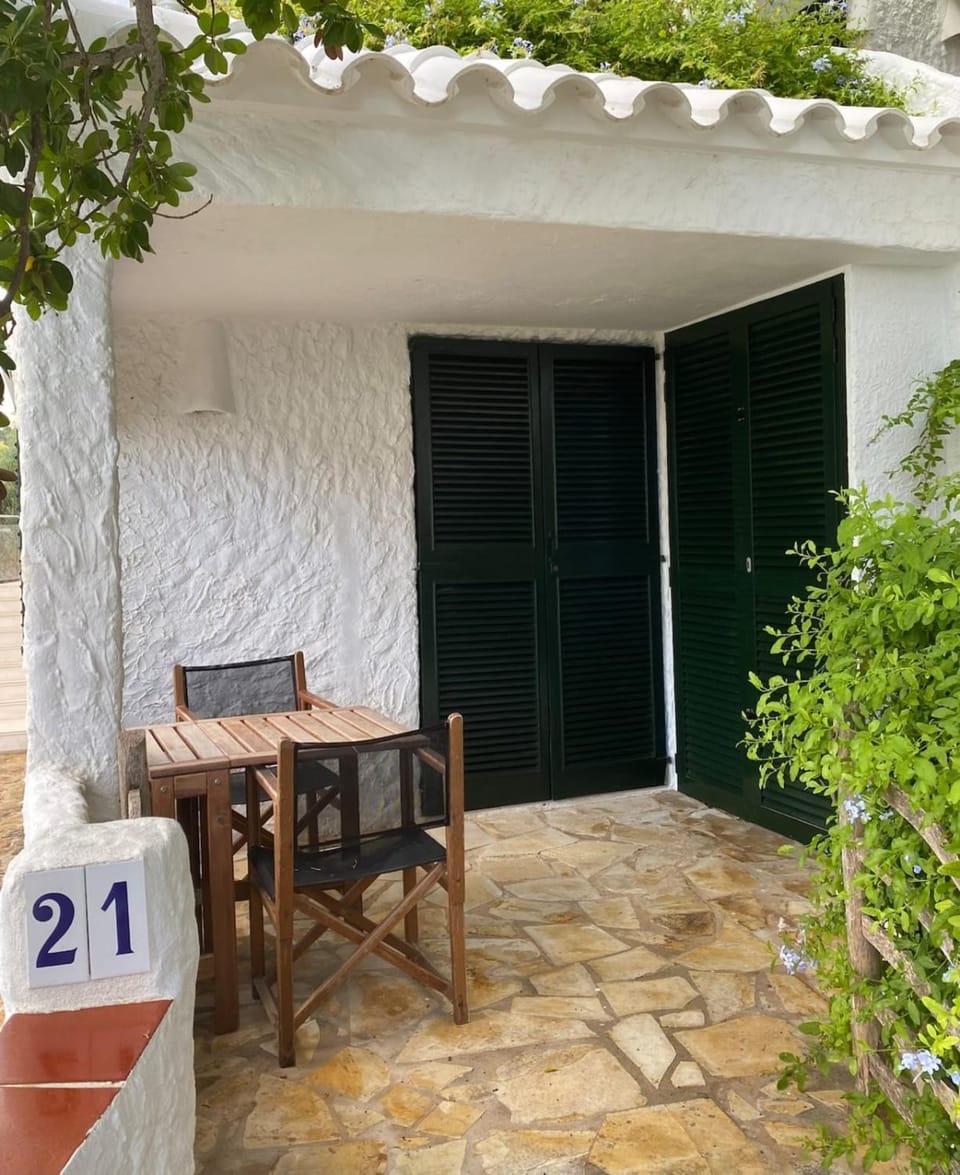 Patio, Day, Balcony/Terrace