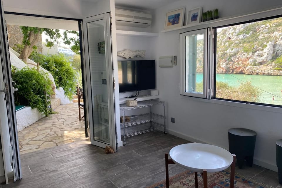 TV and multimedia, View (from property/room), Living room, air conditioner