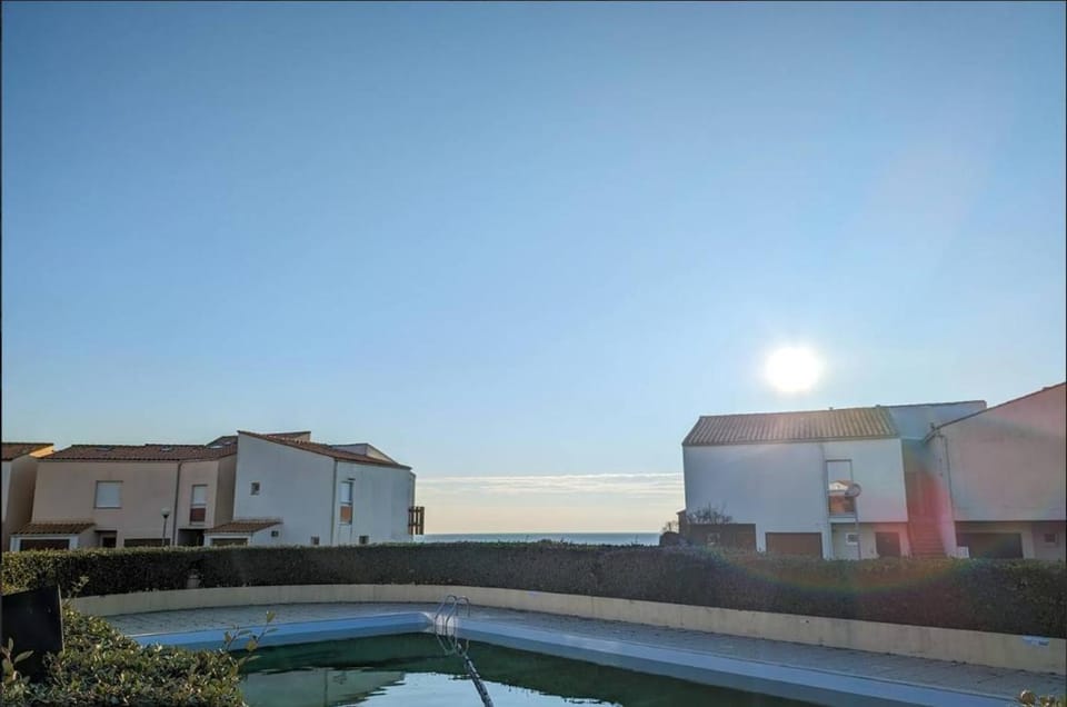 Property building, Swimming pool
