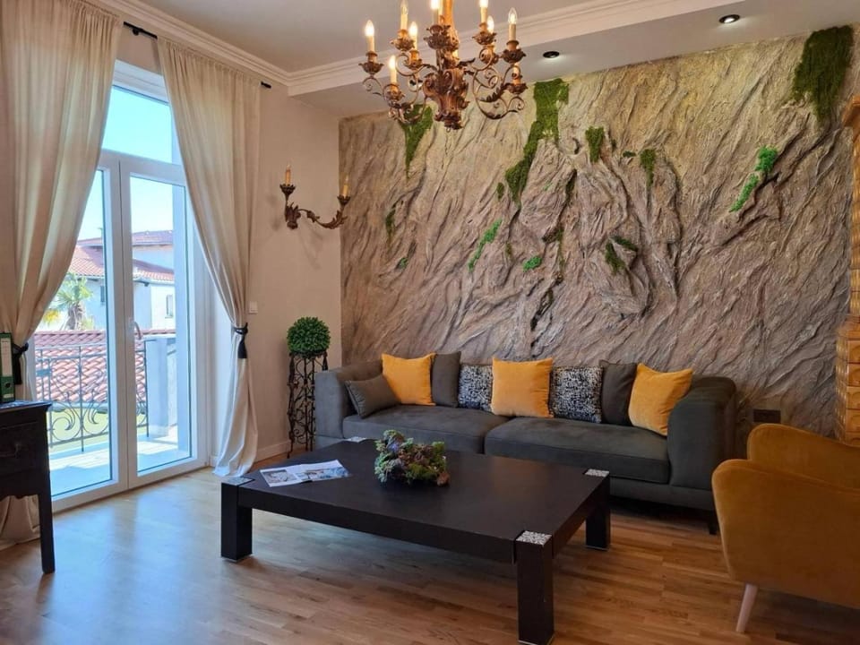 Living room, Seating area