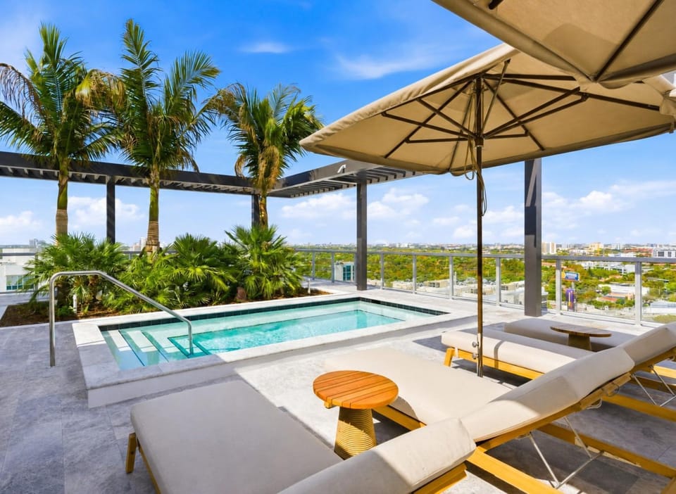 Property building, Hot Tub