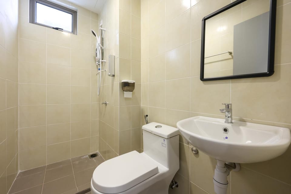 Shower, Toilet, Bathroom, bidet, towels