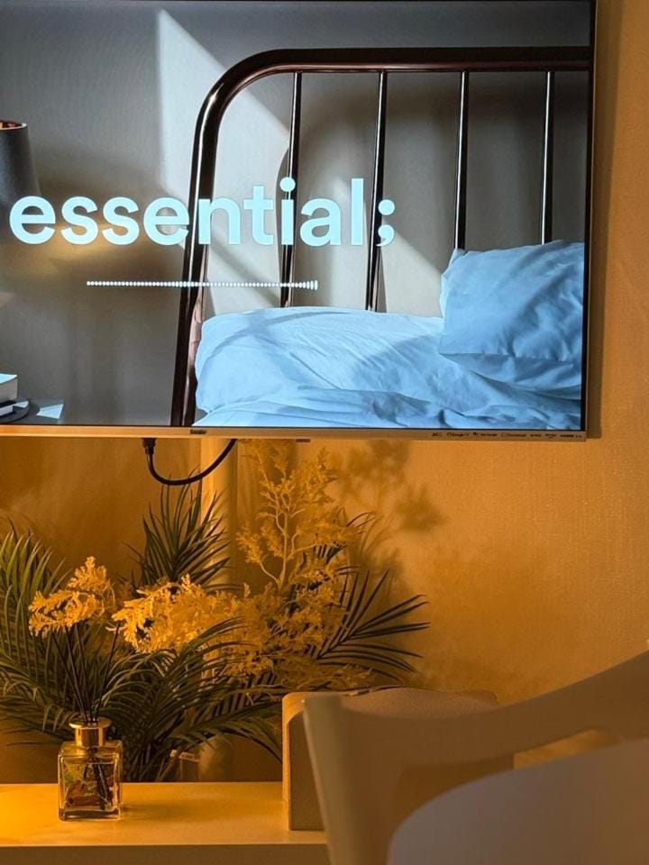 TV and multimedia, Photo of the whole room, Bedroom