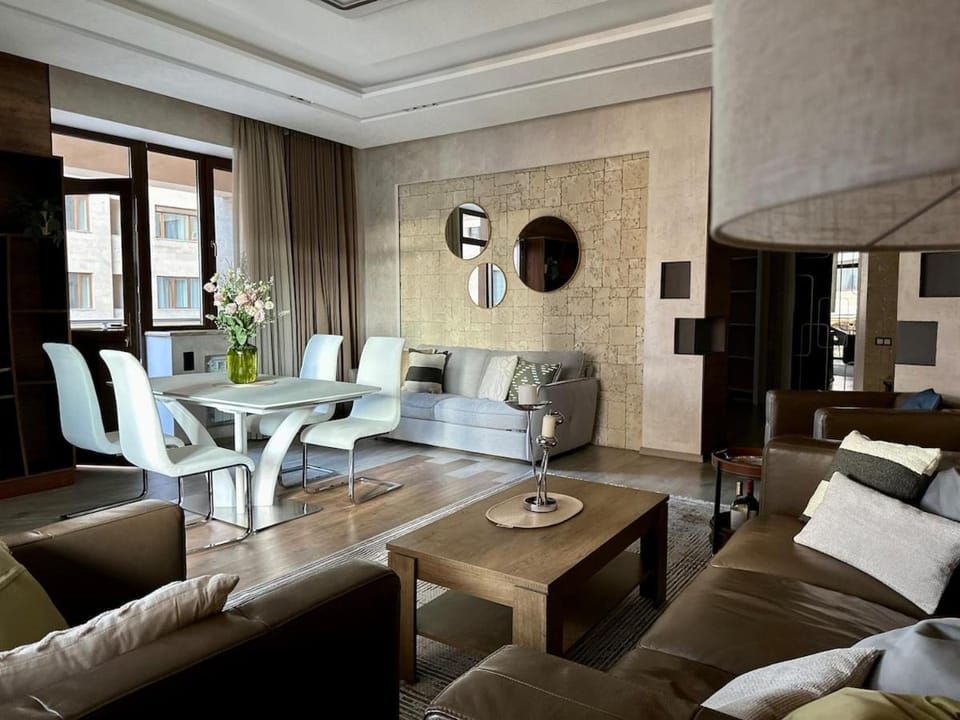 Luxury Apartment with Jacuzzi and Private Parking Apartment in Yerevan