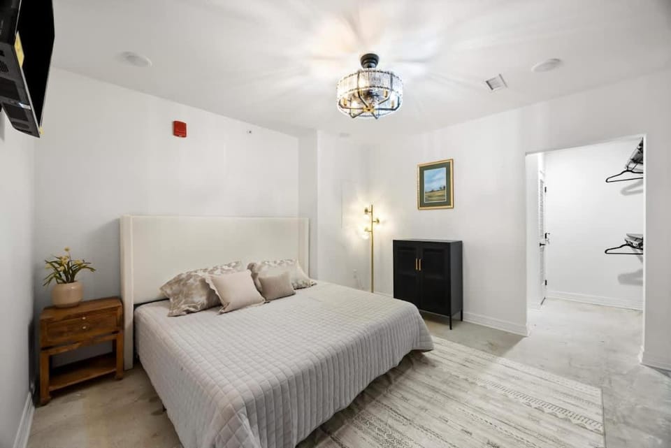Bed, Photo of the whole room, Bedroom, wardrobe