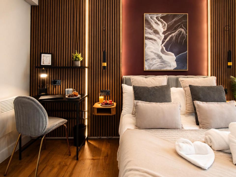 Bed, Bedroom, towels