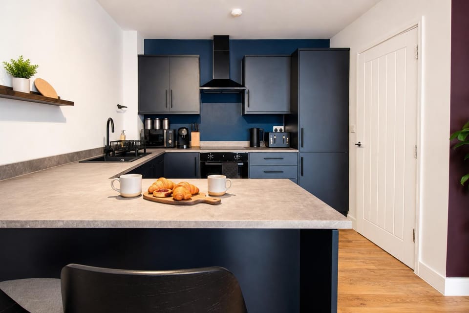Coffee/tea facilities, oven, stove, toaster, kitchen