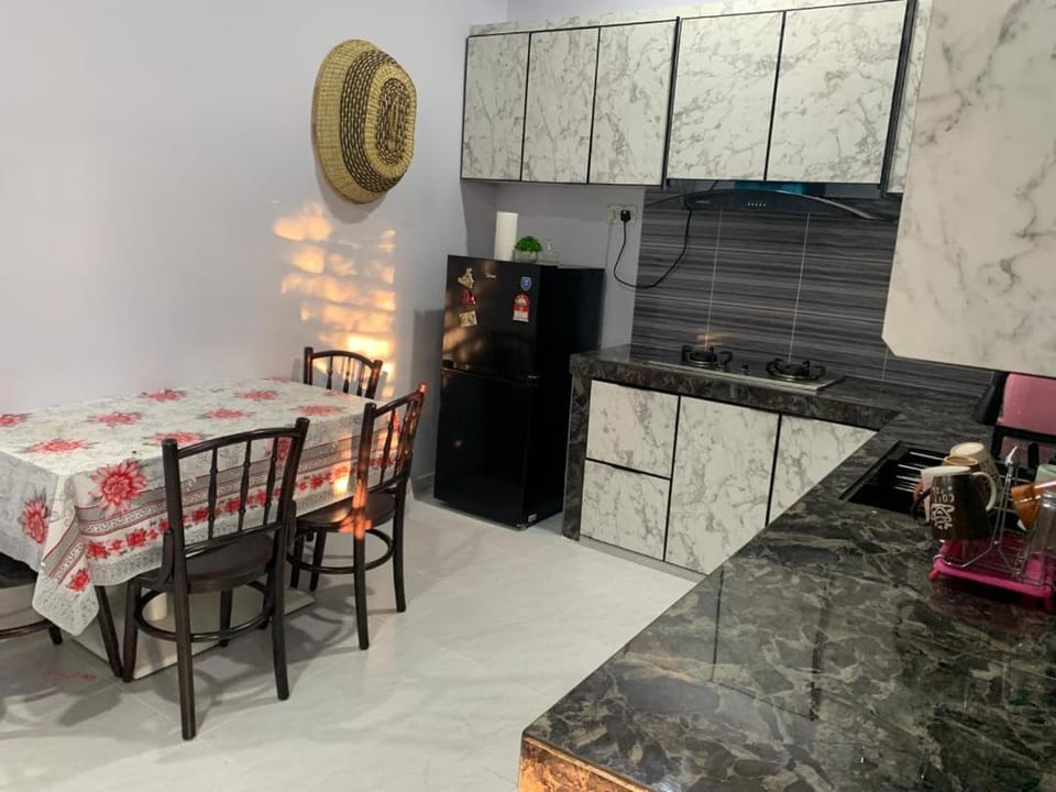 Homestay D'Kutan Bandar Baharu Kedah House in Penang