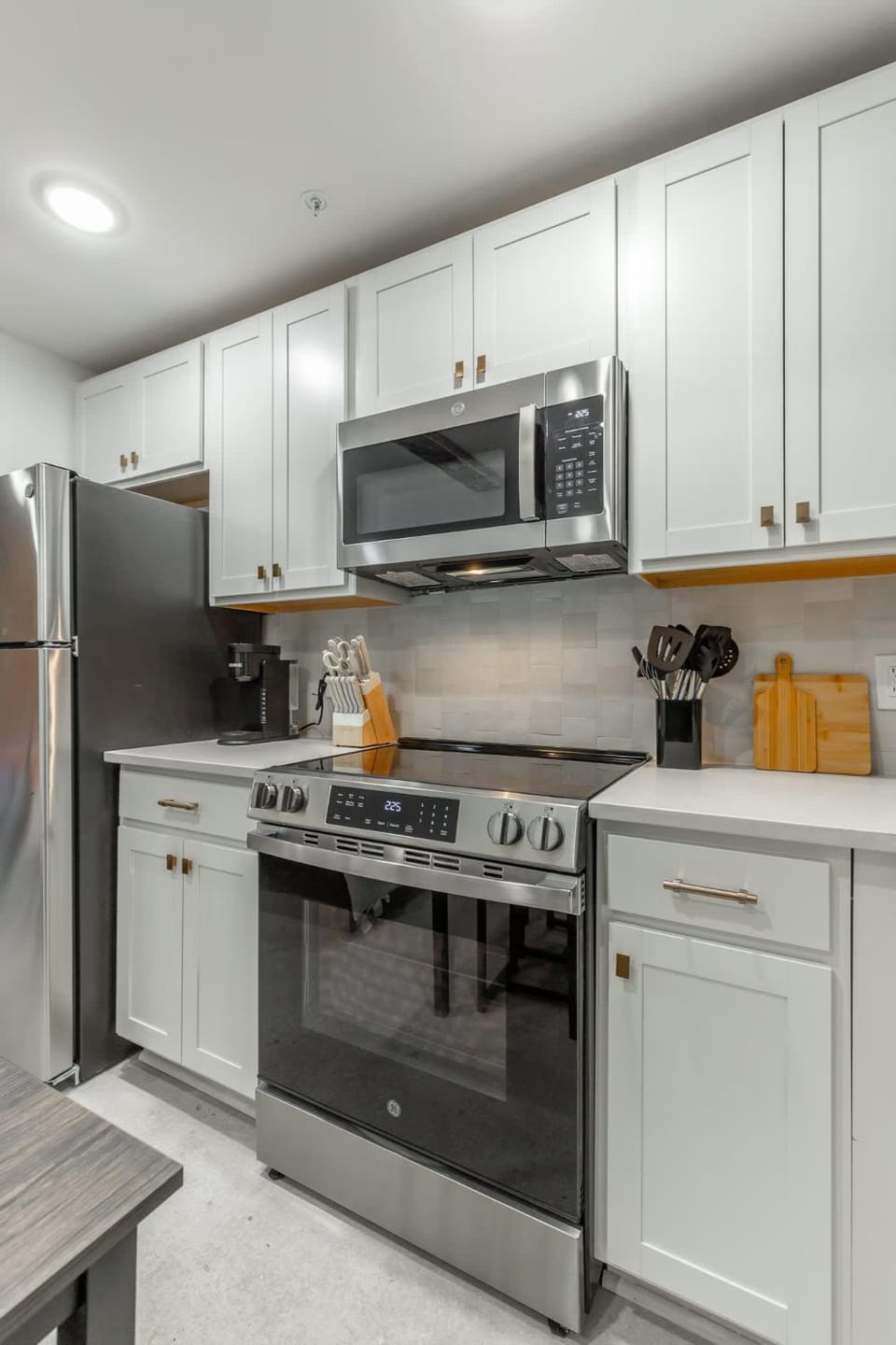 Kitchen or kitchenette, oven, pet friendly, stove