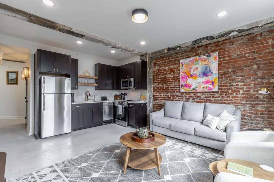 Coffee/tea facilities, Kitchen or kitchenette, Living room, Dining area, dishwasher, microwave, oven, pet friendly, stove, toaster