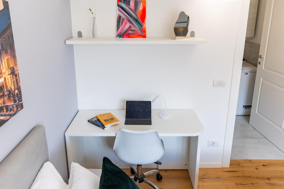 Duomo-Navigli 8 min walk - Apartment with Terrace Apartment in Milan