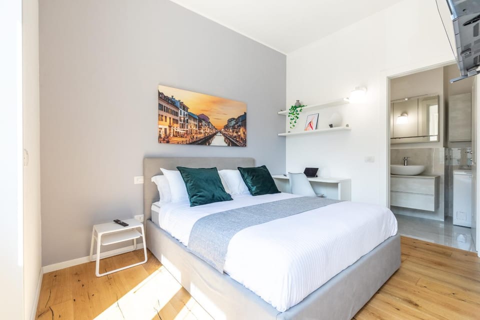 Duomo-Navigli 8 min walk - Apartment with Terrace Apartment in Milan