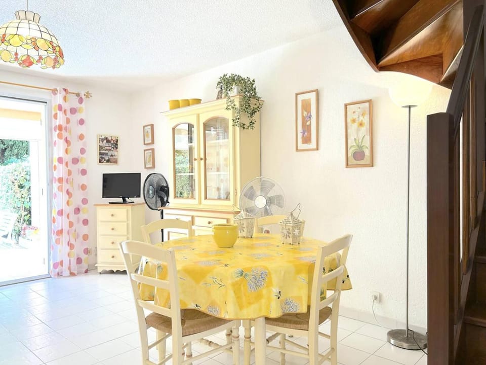 TV and multimedia, Dining area