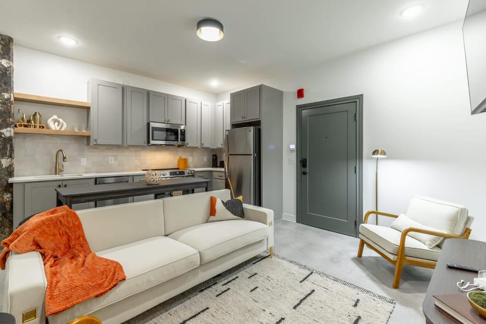 Coffee/tea facilities, Kitchen or kitchenette, Living room, Seating area, Dining area, dishwasher, microwave, oven, pet friendly, stove, toaster