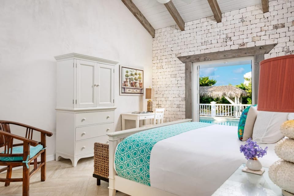 Nutmeg Cottage 1BR Cozy Retreat & Poolside Bliss House in The Bight Settlement