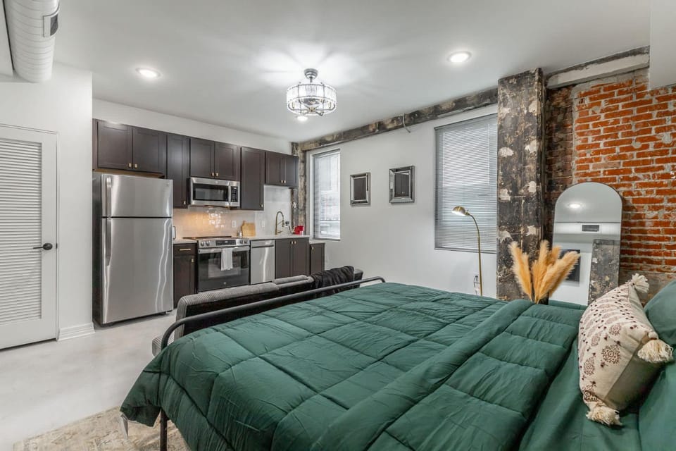 Bed, Kitchen or kitchenette, Living room, Photo of the whole room, Dining area, Bedroom, dishwasher, oven, pet friendly, stove, toaster