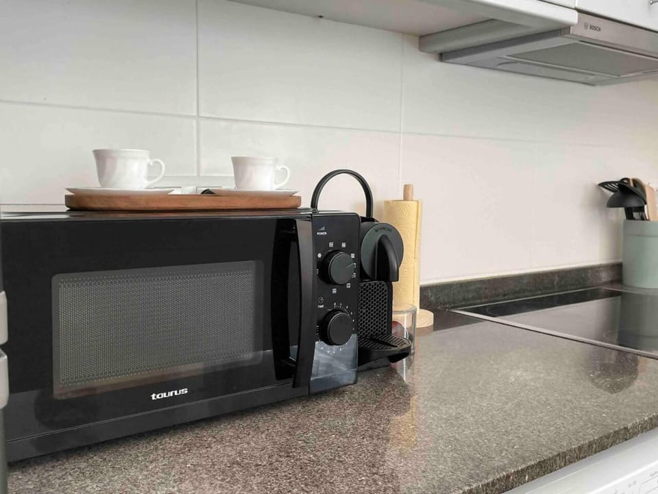 Coffee/tea facilities, Kitchen or kitchenette, stove, toaster