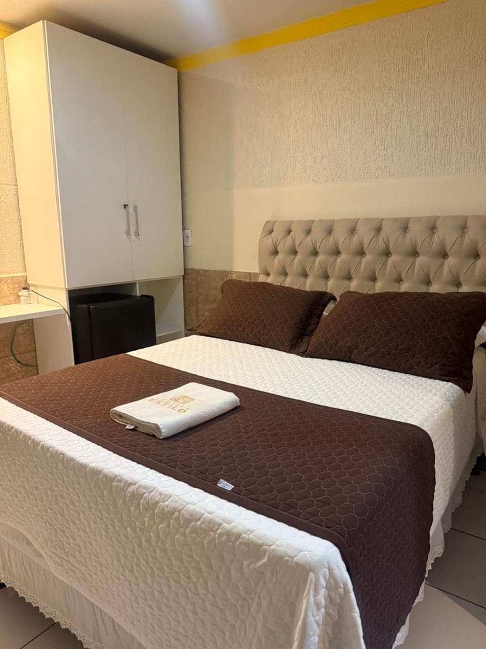 Bed, Bedroom, towels