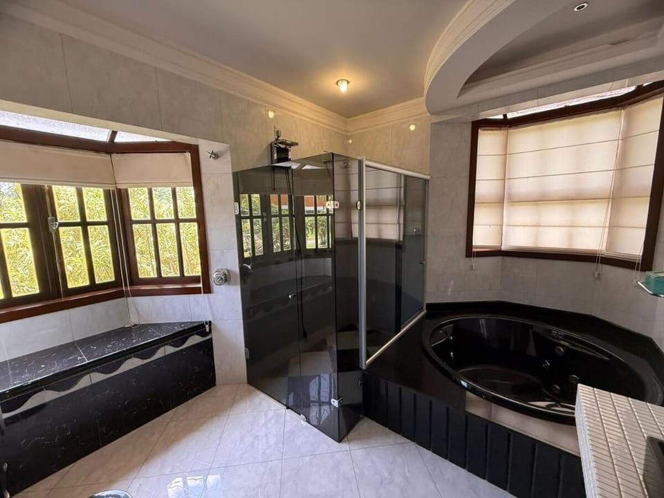 Mansão Alphaville Cruzeiro, ideal para MOTO GP House in Goiania