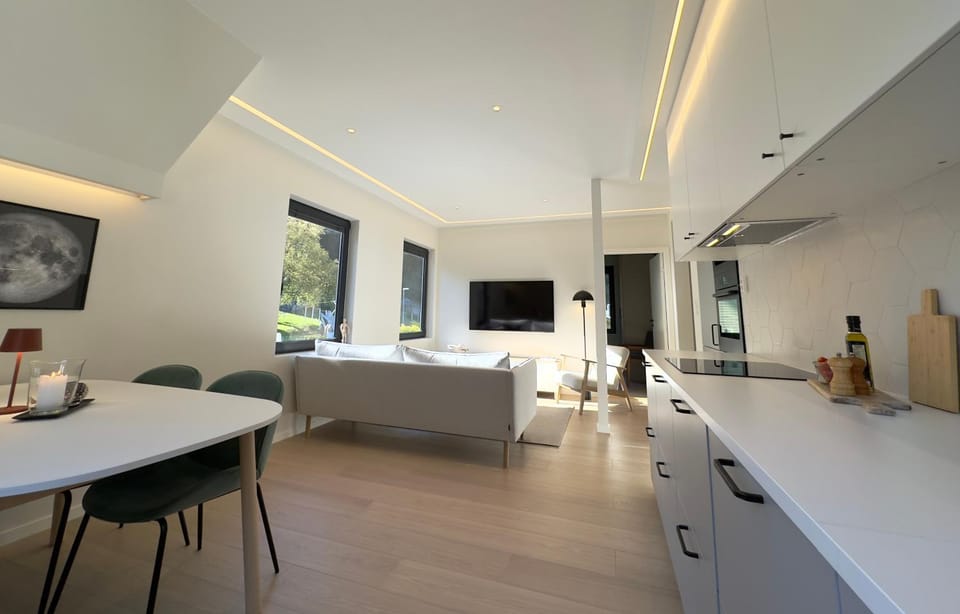 TV and multimedia, Kitchen or kitchenette, Seating area