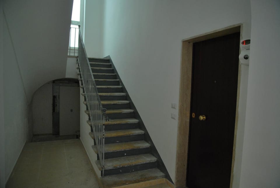Facade/entrance, Area and facilities