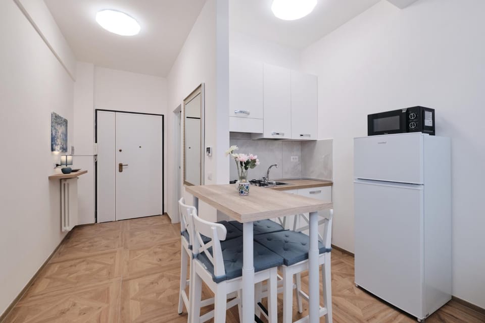 Dining area, kitchen
