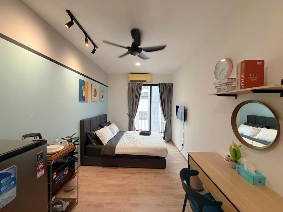 Bed, Bedroom, towels, air conditioner