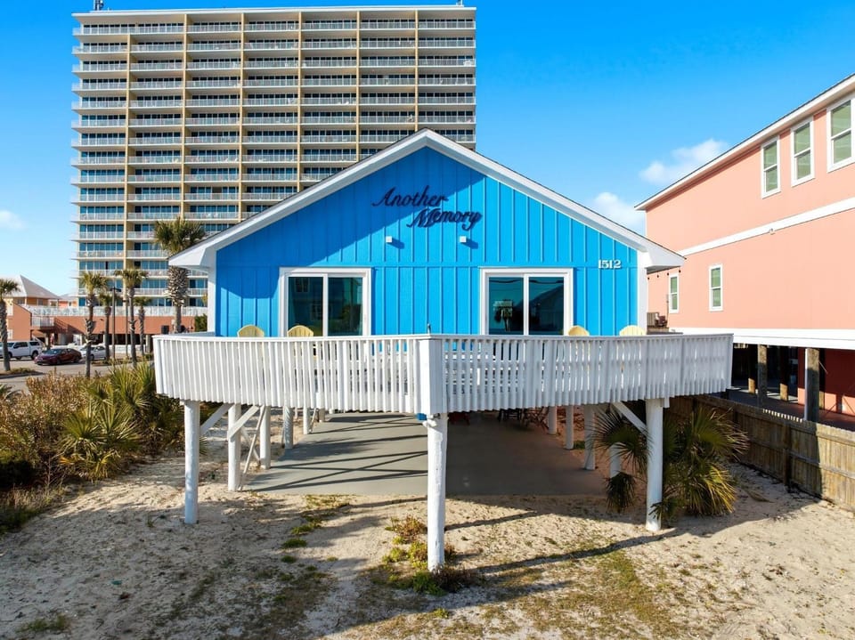 Graceful Memory House in West Beach