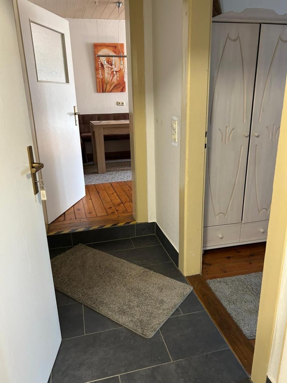Photo of the whole room, Bedroom, wardrobe