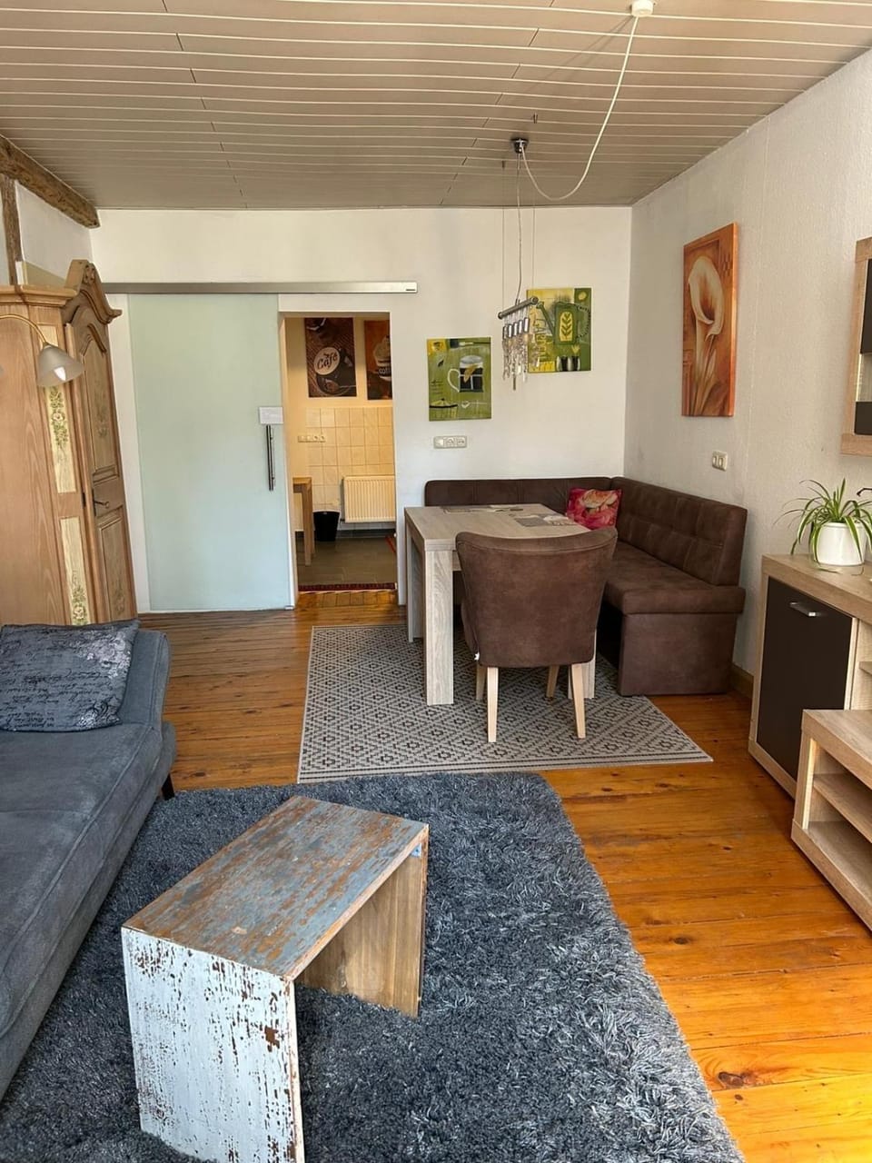 Living room, Photo of the whole room, Seating area