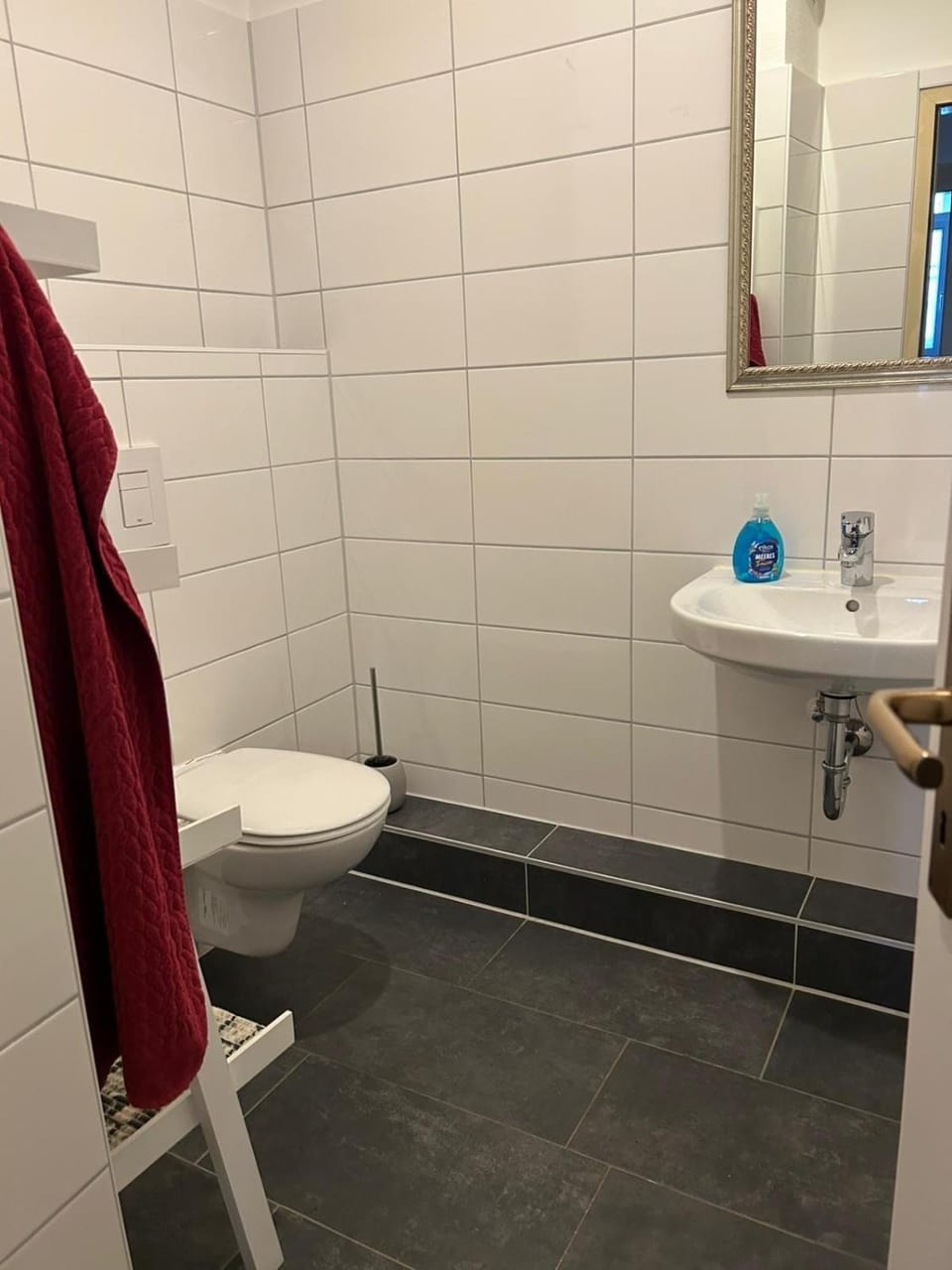 Toilet, Bathroom, towels