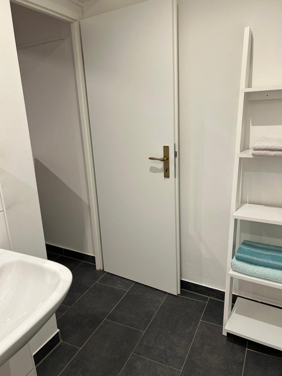 Toilet, Bathroom, towels
