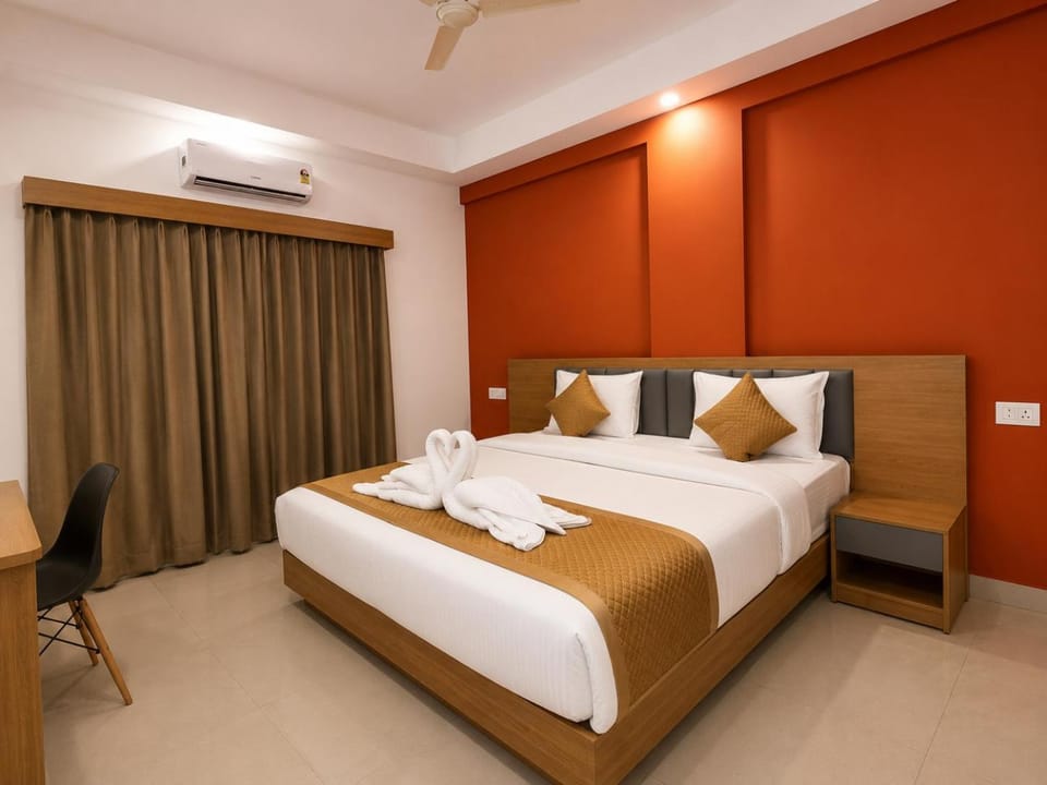 Bed, Photo of the whole room, Bedroom, air conditioner