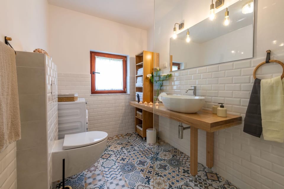 Toilet, washing machine