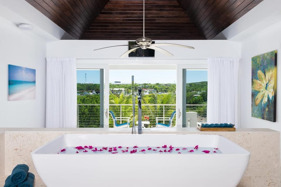 Little Plum 1BR Seaside Luxe Getaway Villa in The Bight Settlement