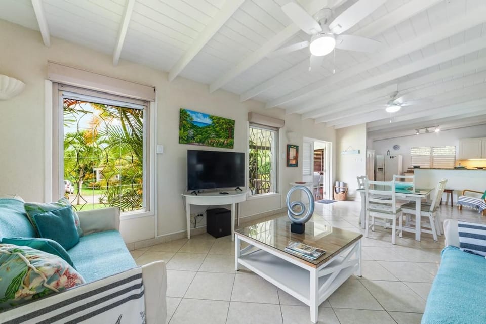 82 Cherry Avenue House in Holetown