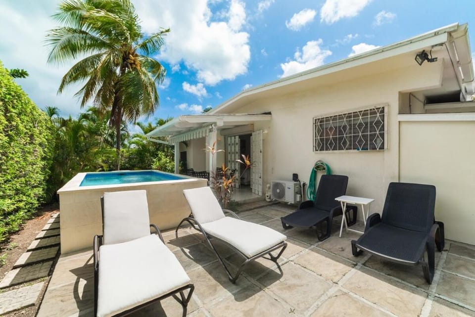 82 Cherry Avenue House in Holetown