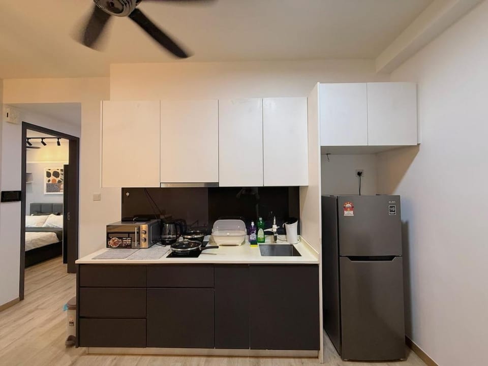 Kitchen or kitchenette, microwave, kitchen