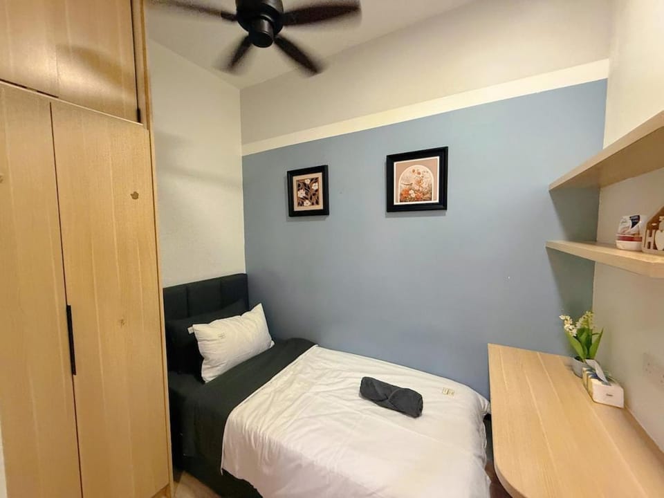 Bed, Bedroom, towels, wardrobe